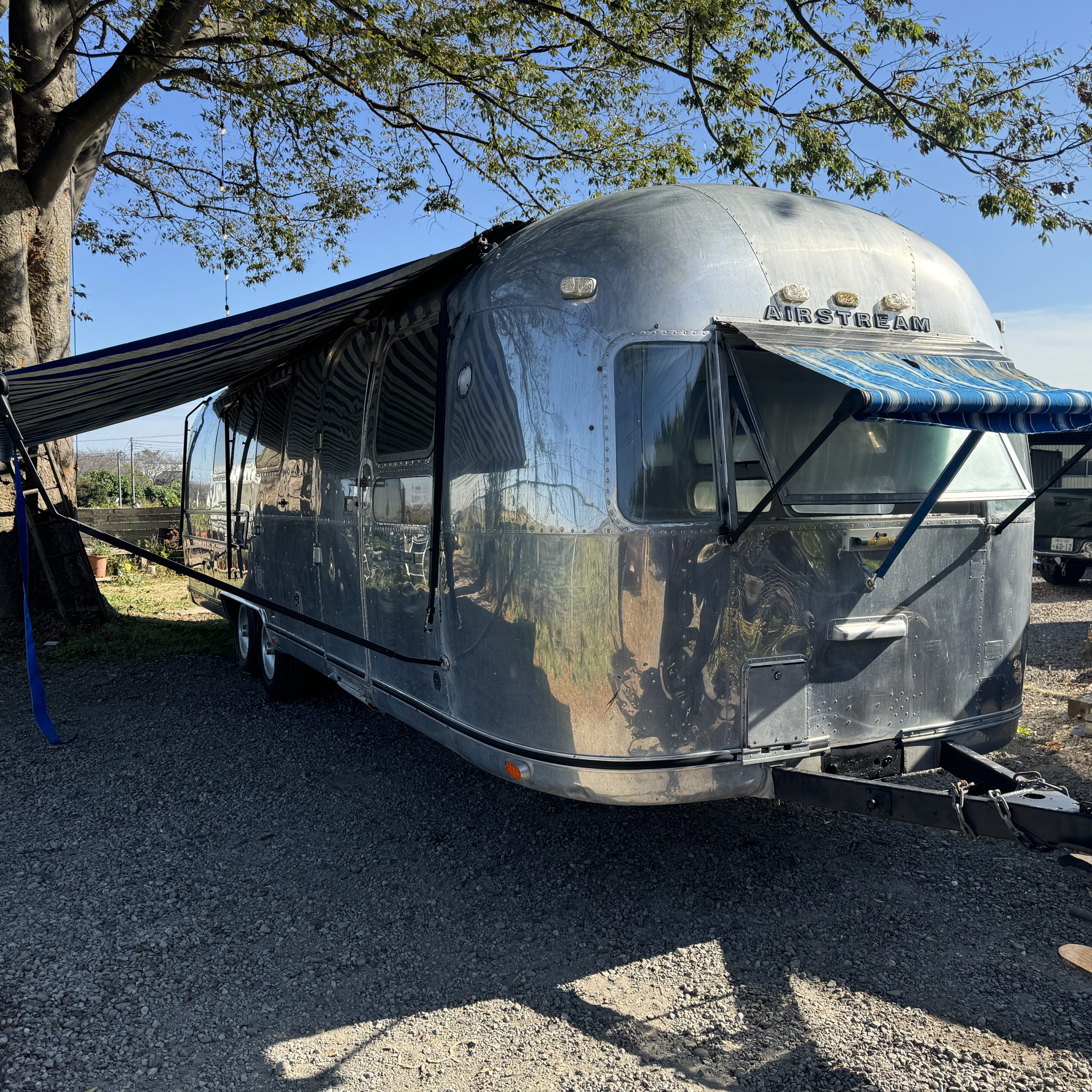 ヴィンテージトレーラー スパルタン エアストリーム 輸入販売 株式会社 ガレージランド AIRSTREAM SPARTAN BOLES AERO レストア カスタム トレーラー車検 牽引 エアストリーム販売 1977 ソブリン　鏡面 エアスト　ヴィンテージエアストリーム スパルタン マナー　ボールズエアロ BOLESエアロ　ヴィンテージトレーラー 各種レストア　エアストキッチンカー オーニング　31ft