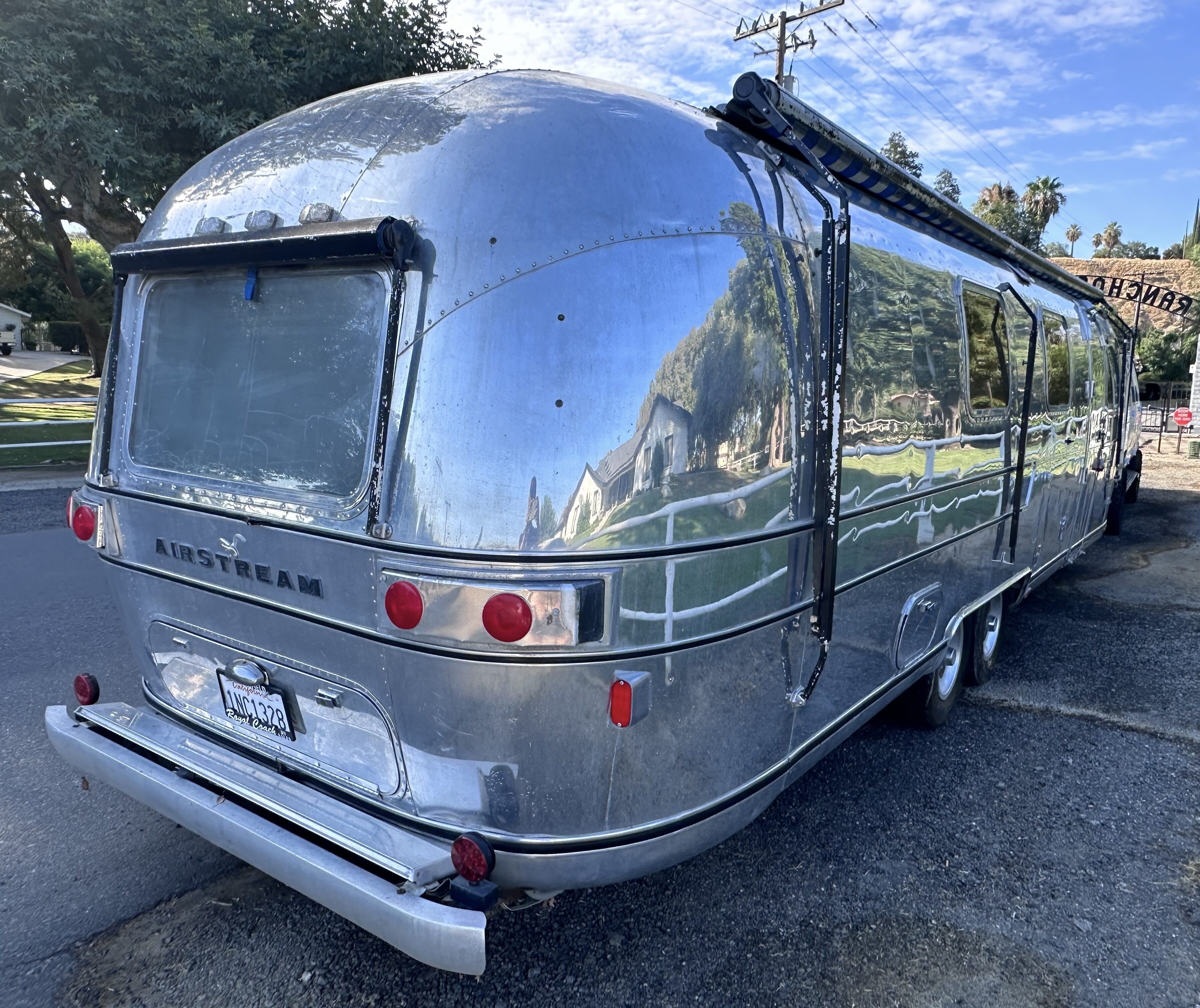 ヴィンテージトレーラー スパルタン エアストリーム 輸入販売 株式会社 ガレージランド AIRSTREAM SPARTAN BOLES AERO レストア カスタム トレーラー車検 牽引 エアストリーム販売　エアストリーム中古