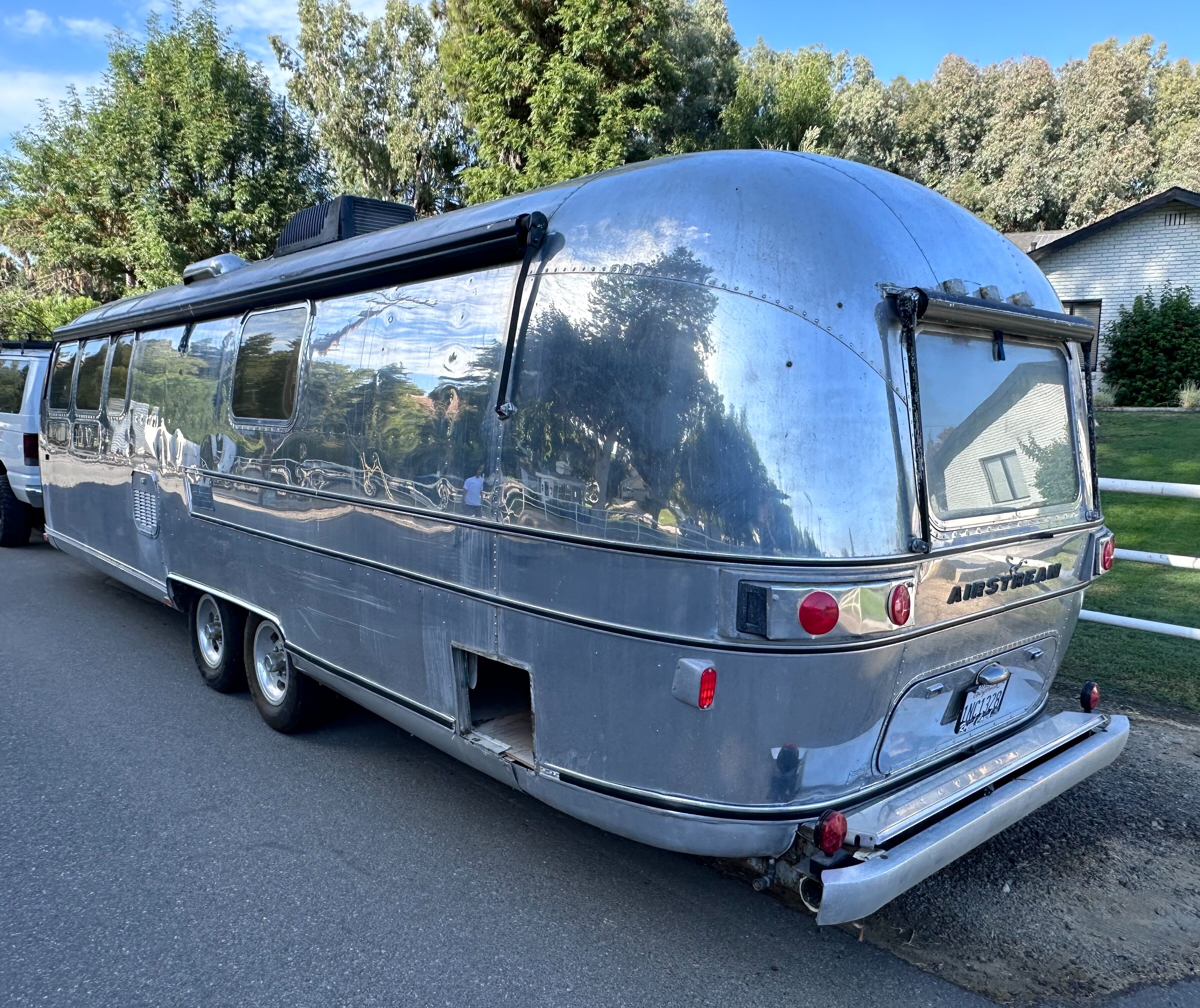 ヴィンテージトレーラー スパルタン エアストリーム 輸入販売 株式会社 ガレージランド AIRSTREAM SPARTAN BOLES AERO レストア カスタム トレーラー車検 牽引 エアストリーム販売　エアストリーム在庫車