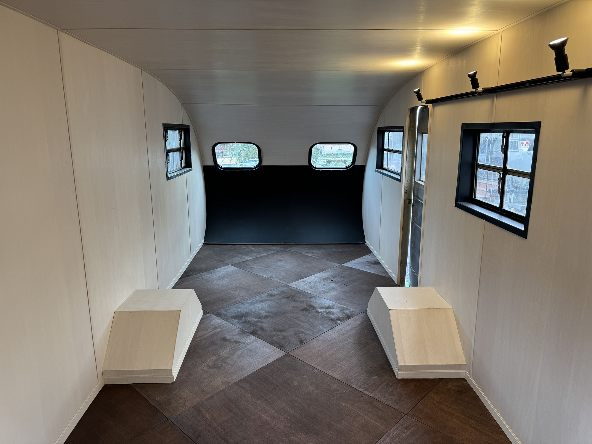 株式会社ガレージランド ヴィンテージトレーラー エアストリーム スパルタン ボールズエアロ シャスタ 販売 輸入 牽引 磨き 鏡面 アルミ ヴィンテージトレーラー仕上げ エアーストリーム 　スパルタネット AIRSTREAM SPARTAN SPARTANETTE スパルタンスパルタネット　1949年 ヴィンテージ ビンテージ　ビンテージトレーラー 内装仕上げ