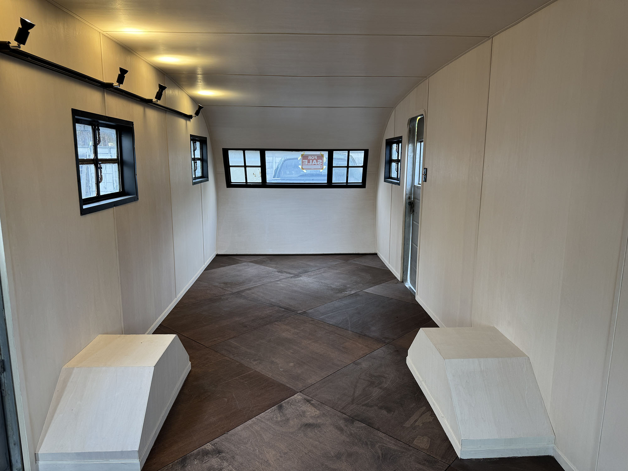 株式会社ガレージランド ヴィンテージトレーラー エアストリーム スパルタン ボールズエアロ シャスタ 販売 輸入 牽引 磨き 鏡面 アルミ ヴィンテージトレーラー仕上げ エアーストリーム 　スパルタネット AIRSTREAM SPARTAN SPARTANETTE スパルタンスパルタネット　1949年 ヴィンテージ ビンテージ　ビンテージトレーラー 内装仕上げ