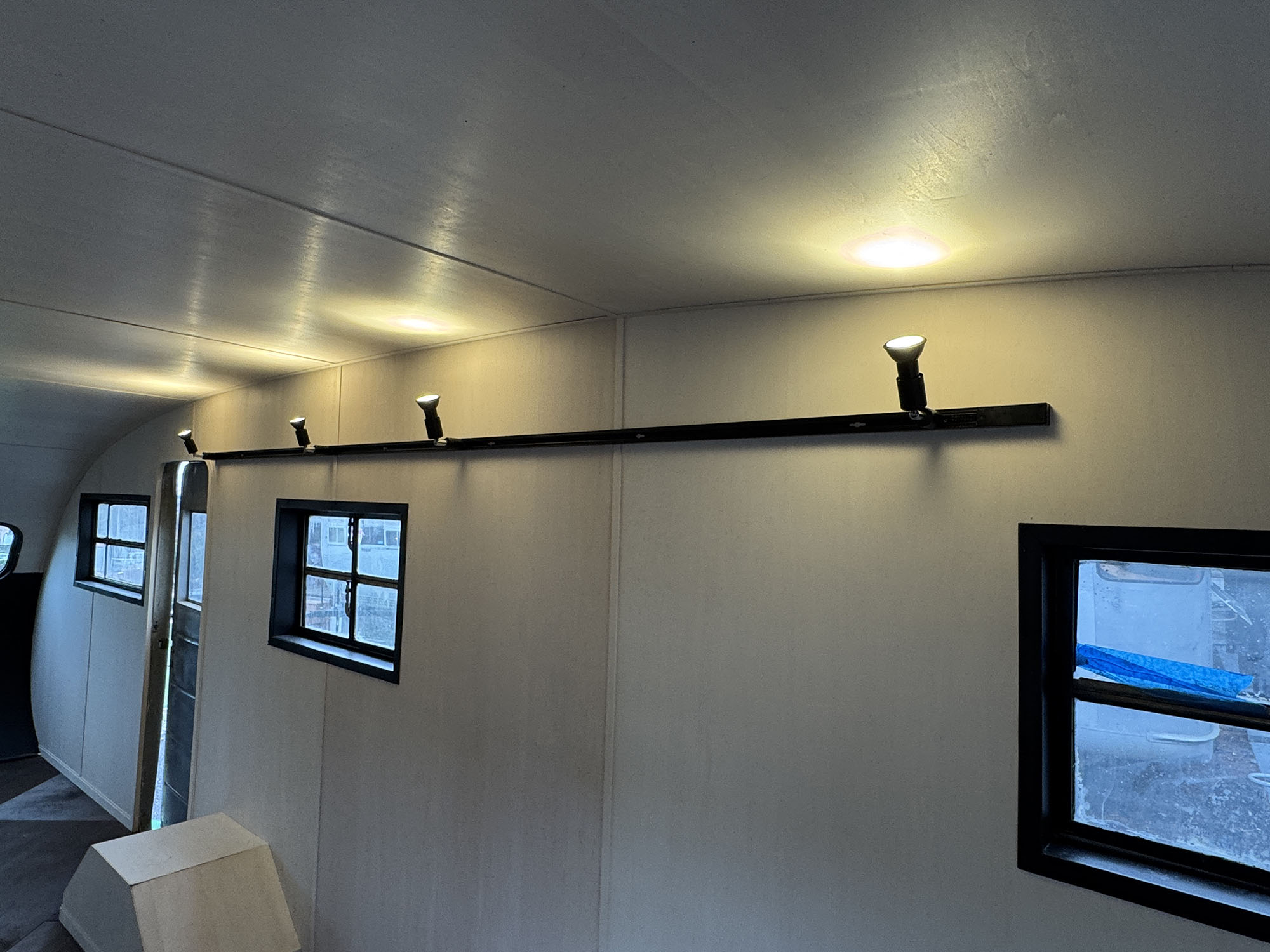 株式会社ガレージランド ヴィンテージトレーラー エアストリーム スパルタン ボールズエアロ シャスタ 販売 輸入 牽引 磨き 鏡面 アルミ ヴィンテージトレーラー仕上げ エアーストリーム 　スパルタネット AIRSTREAM SPARTAN SPARTANETTE スパルタンスパルタネット　1949年 ヴィンテージ ビンテージ　ビンテージトレーラー 内装仕上げ