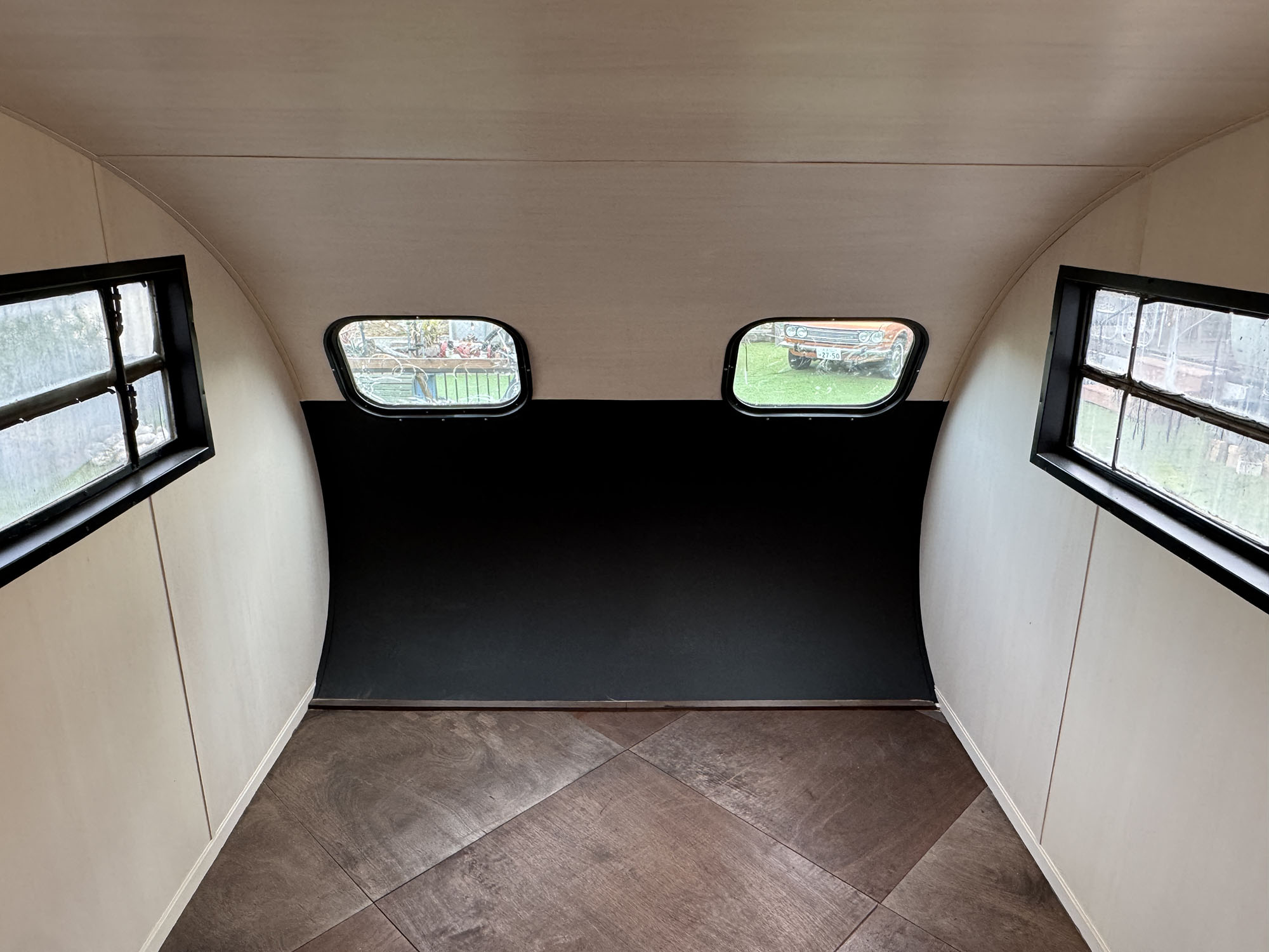 株式会社ガレージランド ヴィンテージトレーラー エアストリーム スパルタン ボールズエアロ シャスタ 販売 輸入 牽引 磨き 鏡面 アルミ ヴィンテージトレーラー仕上げ エアーストリーム 　スパルタネット AIRSTREAM SPARTAN SPARTANETTE スパルタンスパルタネット　1949年 ヴィンテージ ビンテージ　ビンテージトレーラー 内装仕上げ