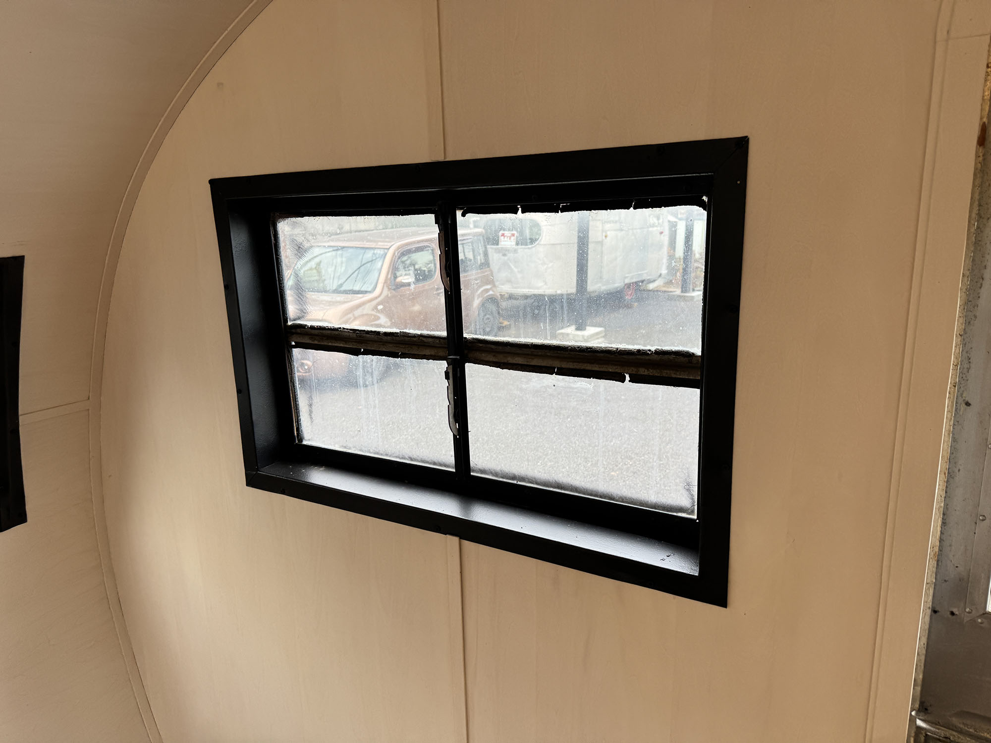 株式会社ガレージランド ヴィンテージトレーラー エアストリーム スパルタン ボールズエアロ シャスタ 販売 輸入 牽引 磨き 鏡面 アルミ ヴィンテージトレーラー仕上げ エアーストリーム 　スパルタネット AIRSTREAM SPARTAN SPARTANETTE スパルタンスパルタネット　1949年 ヴィンテージ ビンテージ　ビンテージトレーラー 内装仕上げ