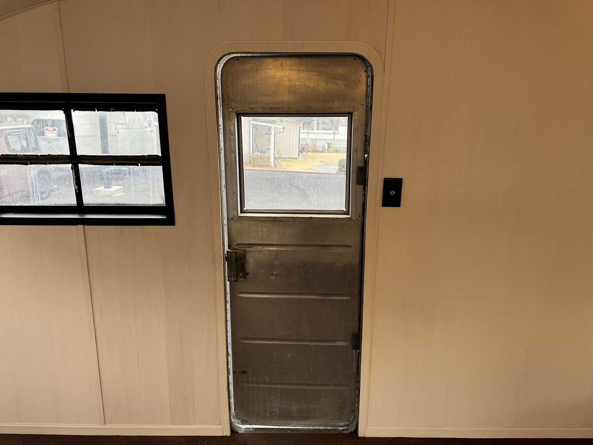 株式会社ガレージランド ヴィンテージトレーラー エアストリーム スパルタン ボールズエアロ シャスタ 販売 輸入 牽引 磨き 鏡面 アルミ ヴィンテージトレーラー仕上げ エアーストリーム 　スパルタネット AIRSTREAM SPARTAN SPARTANETTE スパルタンスパルタネット　1949年 ヴィンテージ ビンテージ　ビンテージトレーラー 内装仕上げ