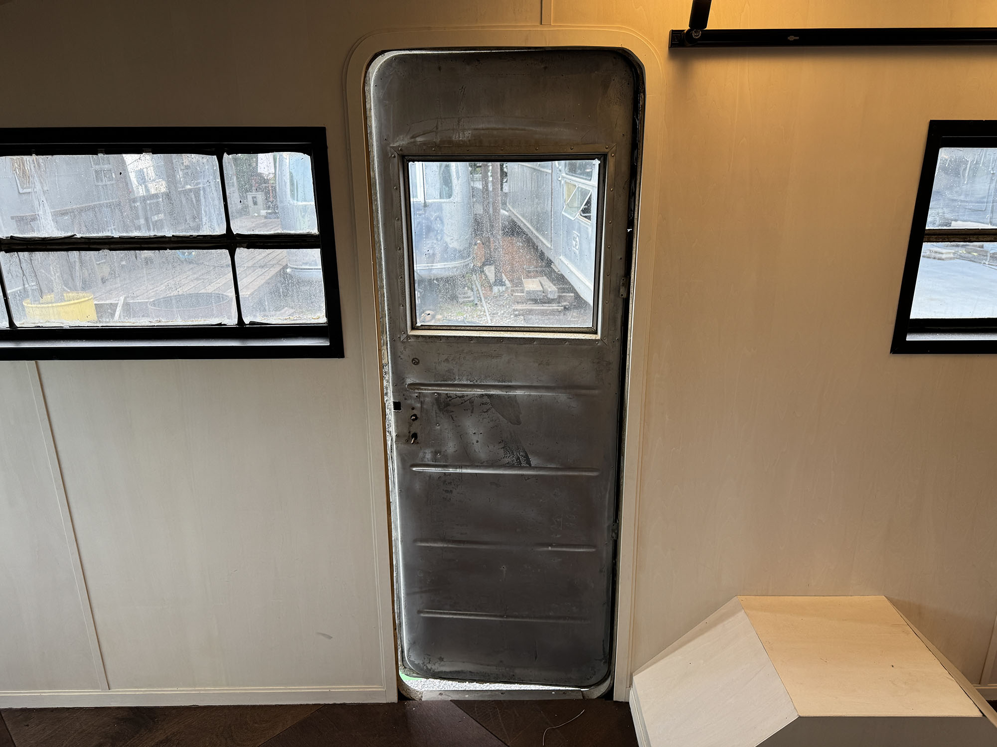 株式会社ガレージランド ヴィンテージトレーラー エアストリーム スパルタン ボールズエアロ シャスタ 販売 輸入 牽引 磨き 鏡面 アルミ ヴィンテージトレーラー仕上げ エアーストリーム 　スパルタネット AIRSTREAM SPARTAN SPARTANETTE スパルタンスパルタネット　1949年 ヴィンテージ ビンテージ　ビンテージトレーラー 内装仕上げ