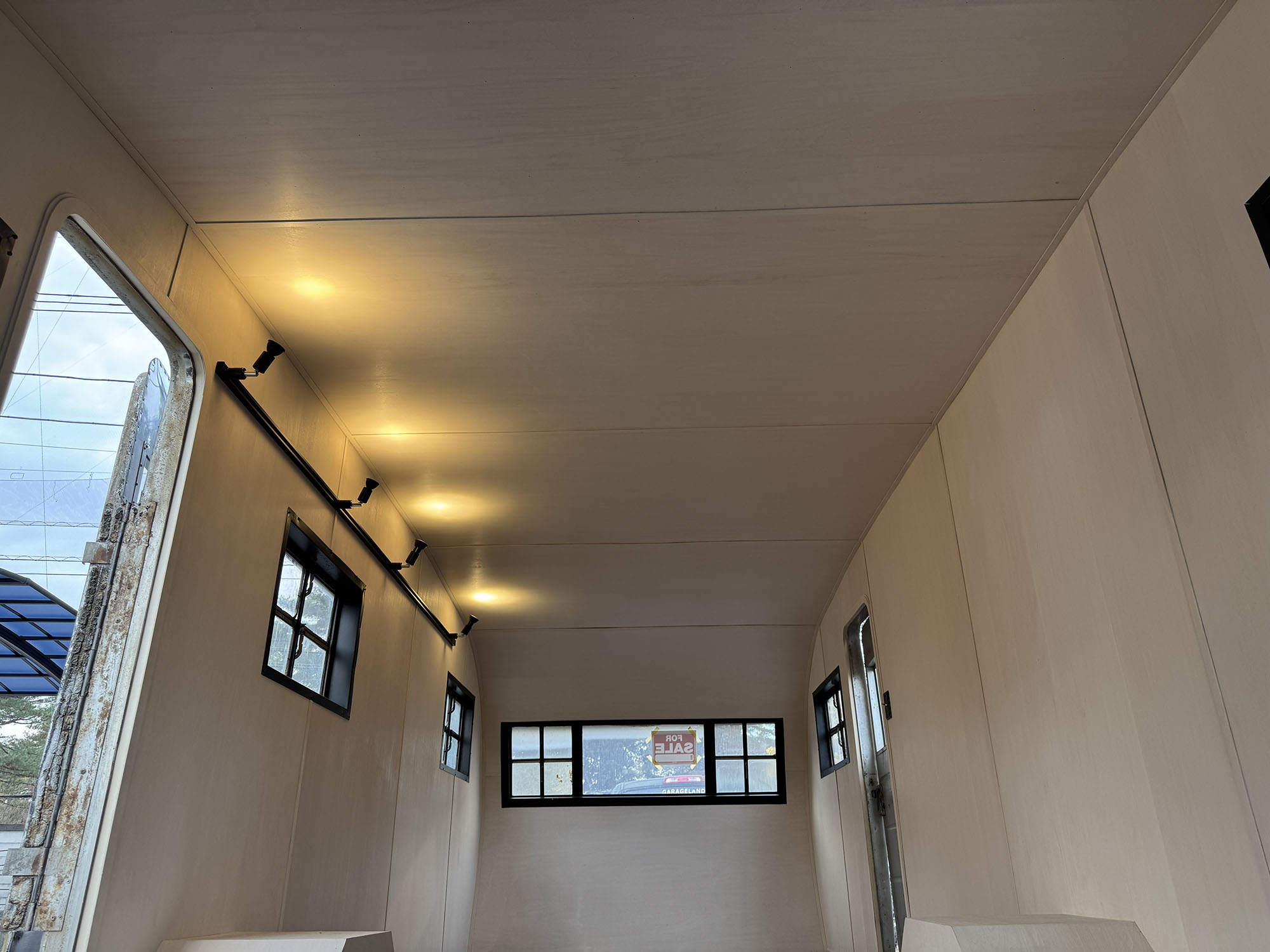 株式会社ガレージランド ヴィンテージトレーラー エアストリーム スパルタン ボールズエアロ シャスタ 販売 輸入 牽引 磨き 鏡面 アルミ ヴィンテージトレーラー仕上げ エアーストリーム 　スパルタネット AIRSTREAM SPARTAN SPARTANETTE スパルタンスパルタネット　1949年 ヴィンテージ ビンテージ　ビンテージトレーラー 内装仕上げ