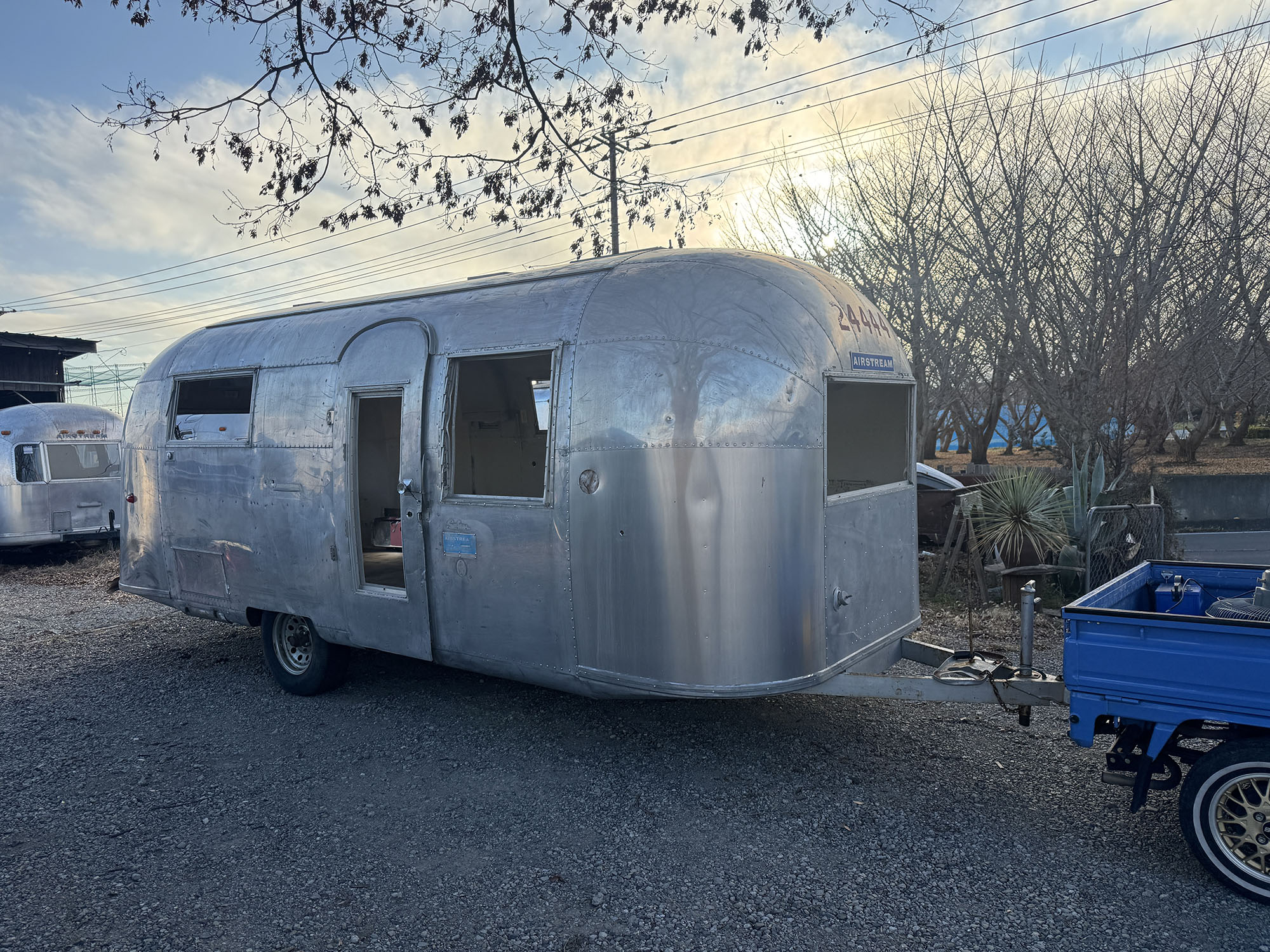 株式会社ガレージランド エアストリーム販売 エアストリーム輸入 エアストリーム エアーストリーム 1963年エアストリーム サファリ ビンテージ ヴィンテージトレーラー ビンテージトレーラー レストア 車検 桜 仕上げ 日本全国登録納車 AIRSTREAM 直輸入　エアストリーム専門店 エアストリーム輸入販売　22フィート 店舗 トレーラーハウス エアーストリーム 1963y AIRSTREAM SAFARI 店舗 車検取得可能 ロックガード付き 磨き