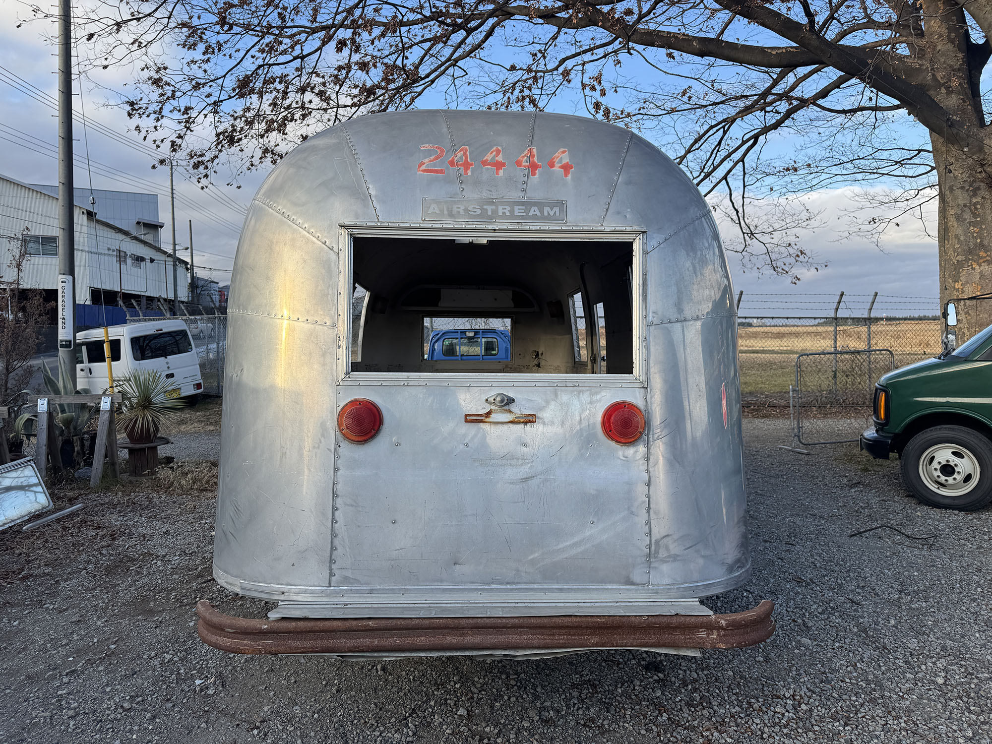株式会社ガレージランド エアストリーム販売 エアストリーム輸入 エアストリーム エアーストリーム 1963年エアストリーム サファリ ビンテージ ヴィンテージトレーラー ビンテージトレーラー レストア 車検 桜 仕上げ 日本全国登録納車 AIRSTREAM 直輸入　エアストリーム専門店 エアストリーム輸入販売　22フィート 店舗 トレーラーハウス エアーストリーム 1963y AIRSTREAM SAFARI 店舗 車検取得可能 ロックガード付き 磨き 現状　格安　24444