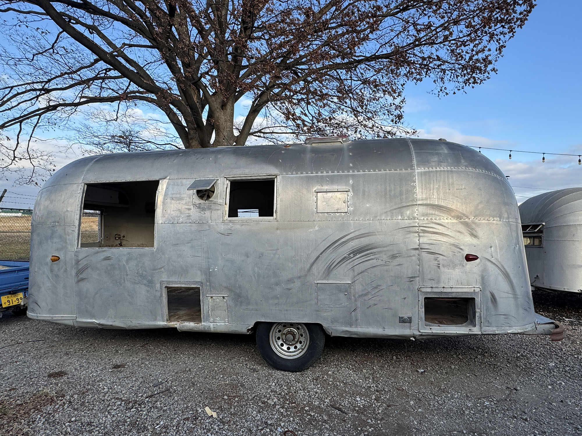 株式会社ガレージランド エアストリーム販売 エアストリーム輸入 エアストリーム エアーストリーム 1963年エアストリーム サファリ ビンテージ ヴィンテージトレーラー ビンテージトレーラー レストア 車検 桜 仕上げ 日本全国登録納車 AIRSTREAM 直輸入　エアストリーム専門店 エアストリーム輸入販売　22フィート 店舗 トレーラーハウス エアーストリーム 1963y AIRSTREAM SAFARI 店舗 車検取得可能 ロックガード付き 磨き 現状　格安　24444 陸送