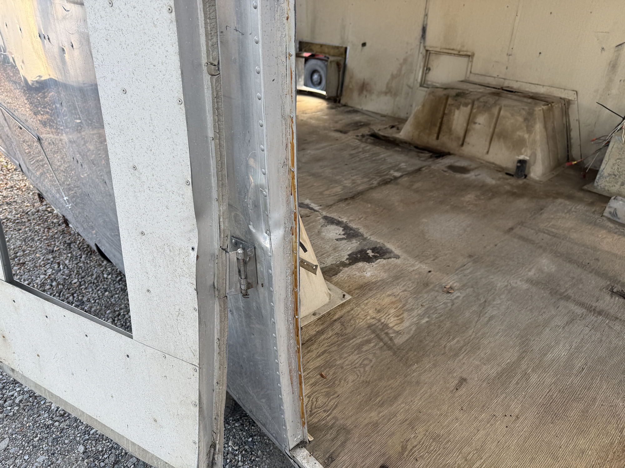 株式会社ガレージランド エアストリーム販売 エアストリーム輸入 エアストリーム エアーストリーム 1963年エアストリーム サファリ ビンテージ ヴィンテージトレーラー ビンテージトレーラー レストア 車検 桜 仕上げ 日本全国登録納車 AIRSTREAM 直輸入　エアストリーム専門店 エアストリーム輸入販売　22フィート 店舗 トレーラーハウス エアーストリーム 1963y AIRSTREAM SAFARI 店舗 車検取得可能 ロックガード付き 磨き 現状　格安　24444 陸送　ベース車両