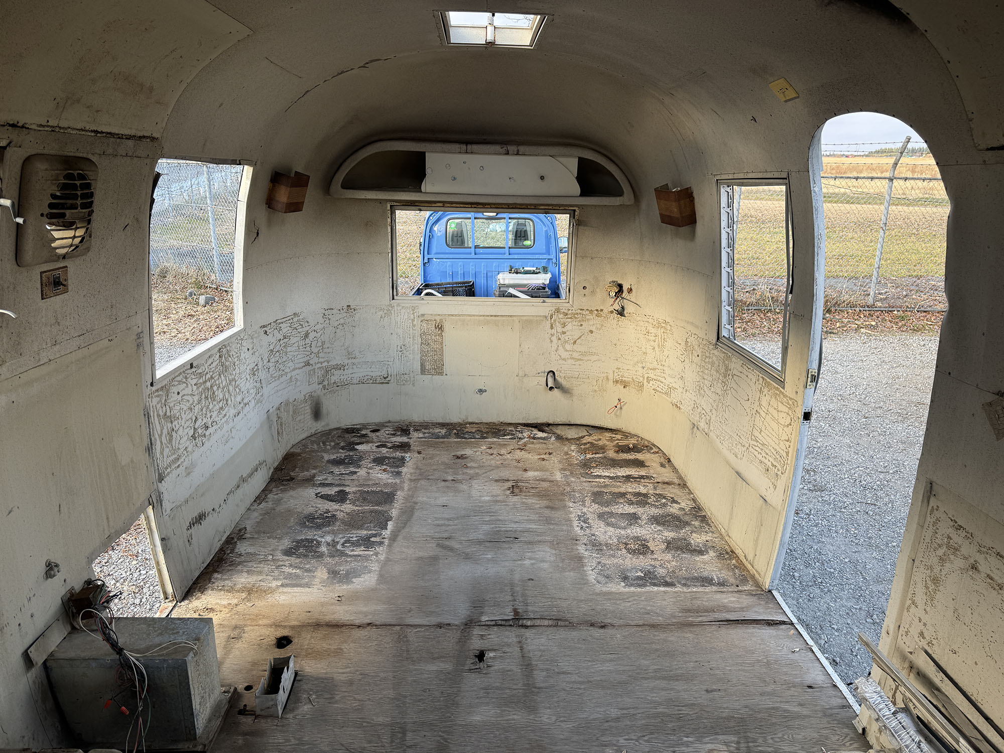 株式会社ガレージランド エアストリーム販売 エアストリーム輸入 エアストリーム エアーストリーム 1963年エアストリーム サファリ ビンテージ ヴィンテージトレーラー ビンテージトレーラー レストア 車検 桜 仕上げ 日本全国登録納車 AIRSTREAM 直輸入　エアストリーム専門店 エアストリーム輸入販売　22フィート 店舗 トレーラーハウス エアーストリーム 1963y AIRSTREAM SAFARI 店舗 車検取得可能 ロックガード付き 磨き 現状　格安　24444 陸送　ベース車両