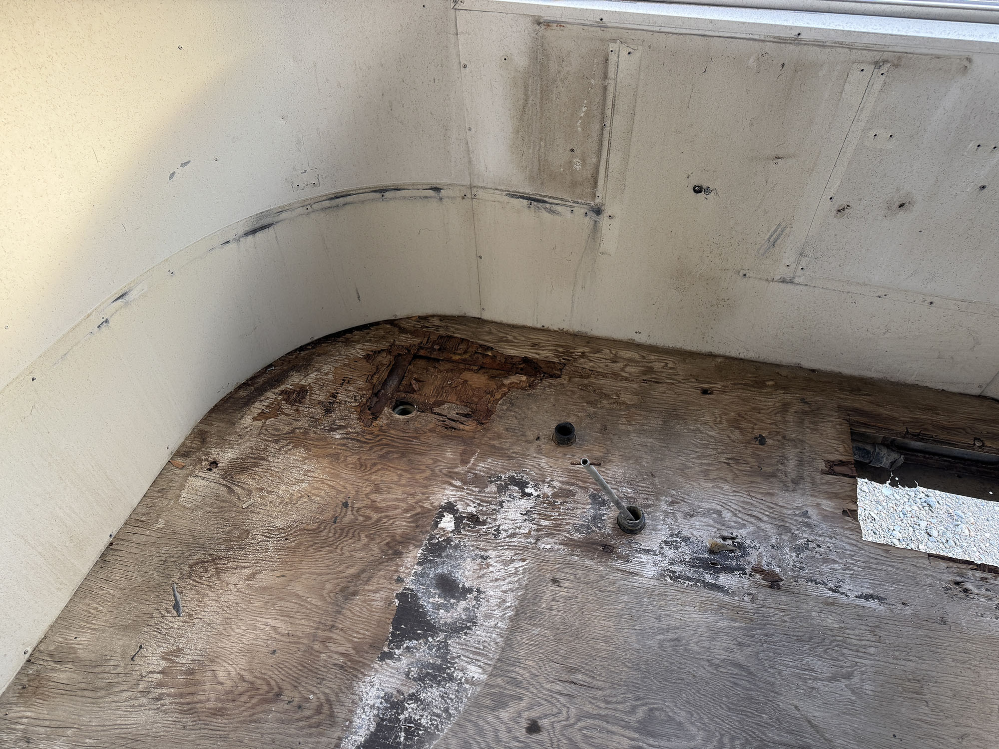 株式会社ガレージランド エアストリーム販売 エアストリーム輸入 エアストリーム エアーストリーム 1963年エアストリーム サファリ ビンテージ ヴィンテージトレーラー ビンテージトレーラー レストア 車検 桜 仕上げ 日本全国登録納車 AIRSTREAM 直輸入　エアストリーム専門店 エアストリーム輸入販売　22フィート 店舗 トレーラーハウス エアーストリーム 1963y AIRSTREAM SAFARI 店舗 車検取得可能 ロックガード付き 磨き 現状　格安　24444 陸送　ベース車両