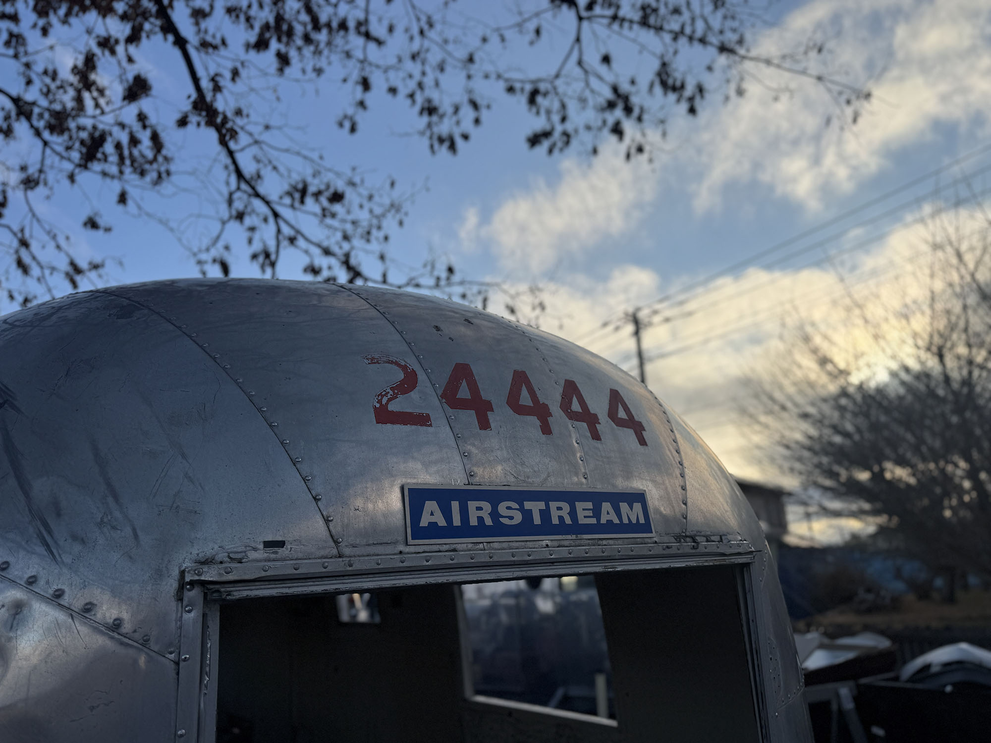 株式会社ガレージランド エアストリーム販売 エアストリーム輸入 エアストリーム エアーストリーム 1963年エアストリーム サファリ ビンテージ ヴィンテージトレーラー ビンテージトレーラー レストア 車検 桜 仕上げ 日本全国登録納車 AIRSTREAM 直輸入　エアストリーム専門店 エアストリーム輸入販売　22フィート 店舗 トレーラーハウス エアーストリーム 1963y AIRSTREAM SAFARI 店舗 車検取得可能 ロックガード付き 磨き 現状　格安　24444 陸送　ベース車両