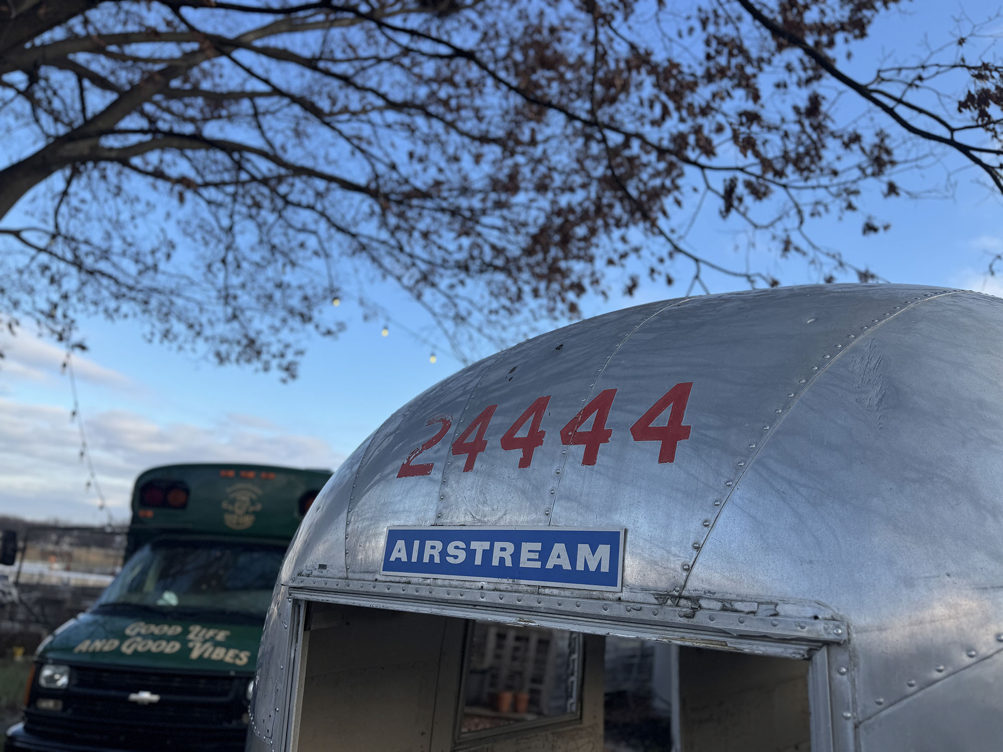 株式会社ガレージランド エアストリーム販売 エアストリーム輸入 エアストリーム エアーストリーム 1963年エアストリーム サファリ ビンテージ ヴィンテージトレーラー ビンテージトレーラー レストア 車検 桜 仕上げ 日本全国登録納車 AIRSTREAM 直輸入　エアストリーム専門店 エアストリーム輸入販売　22フィート 店舗 トレーラーハウス エアーストリーム 1963y AIRSTREAM SAFARI 店舗 車検取得可能 ロックガード付き 磨き 現状　格安　24444 陸送　ベース車両